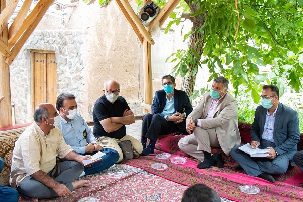 نشست مشترک فعالین گردشگری برزک، شهردار و اعضای شورای شهر برزک