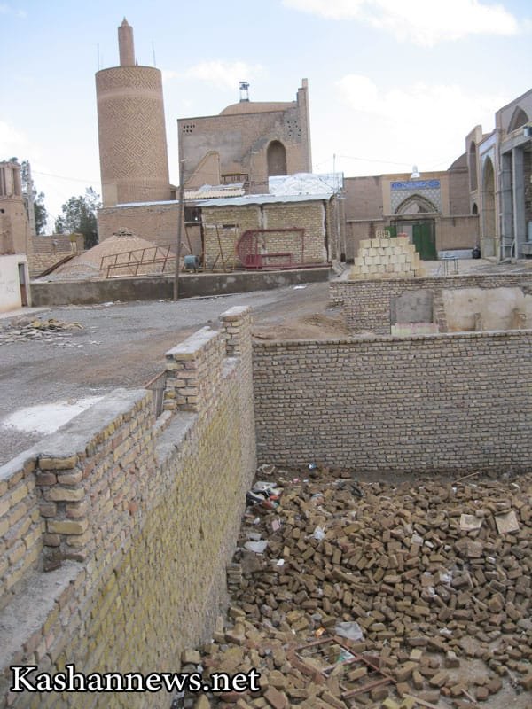 درکنار مسجد جامع نوش آباد