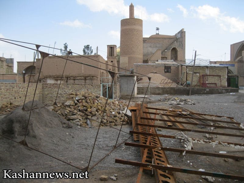 درکنار مسجد جامع نوش آباد